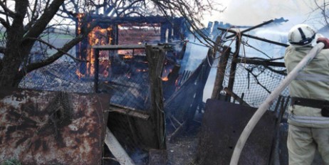 В Запорожье в результате пожара в строительном вагончике погибли три человека - «Экономика»