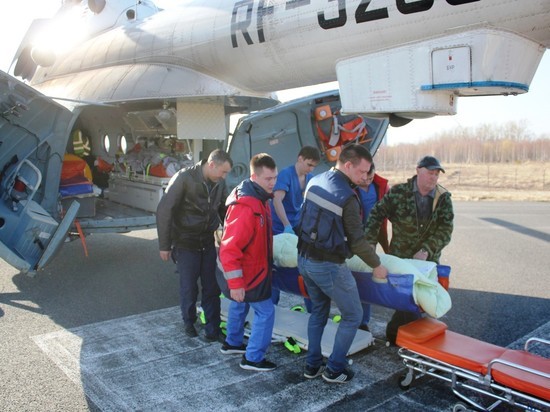 Вертолет МЧС доставил в Казань четырех пострадавших от пожара в Нижнекамске