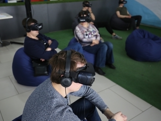 Волгоградцы бесплатно смотрят фильмы в виртуальной реальности