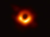 Впервые увидена черная дыра - она предстает в образе вечного забвения, засасывающего в себя материю (The Telegraph, Великобритания): - «Наука»