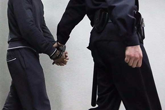 Жителя Санкт-Петербурга задержали из-за надписи на пиджаке «Путина под трибунал» - «Общество»