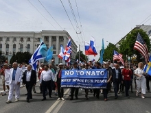 Американская делегация приняла участие в первомайской демонстрации в Симферополе - «Военное обозрение»