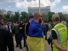 Бдительные одесские «патриоты» сдают полиции людей в одежде с запрещённой символикой, пришедших почтить память жертв 2 мая - «Военное обозрение»