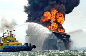 Кто стоит за загадочной «диверсией» с нефтяными танкерами - «Новости Дня»