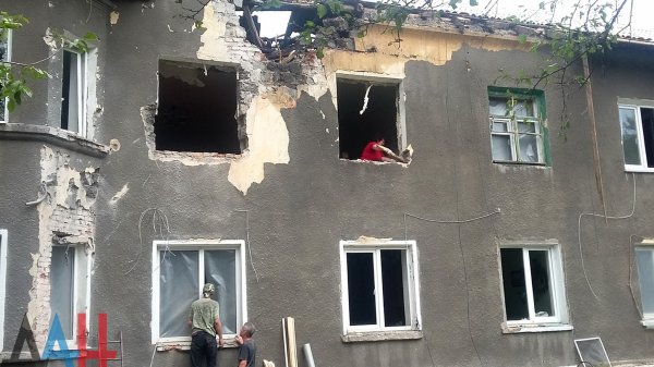 ? Минометным огнем ВСУ повреждена многоэтажка на окраине Горловки, пострадавших нет – СЦКК