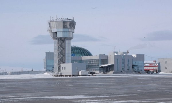 Аэропорт Салехарда заработал после снежного коллапса