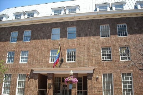 Активисты продолжают находиться в здании посольства Венесуэлы в США - «Происшествия»