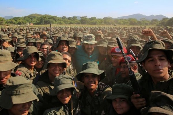 Bloomberg: Богота обвинила армию Мадуро в связях с повстанцами из Колумбии - «Происшествия»