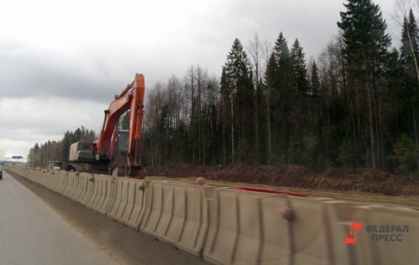 Дорожники закрывают мост при выезде из Челябинска