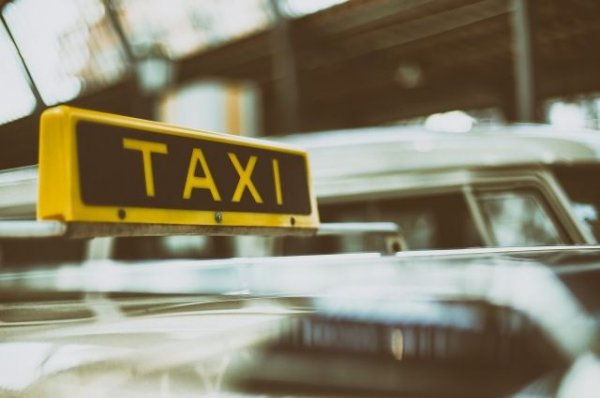 Госдума намерена запретить таксистам работать сверх нормы - «Политика»