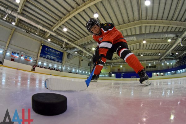 Хоккейная сборная ДНР встретится с командой школы олимпийского резерва Свердловской области