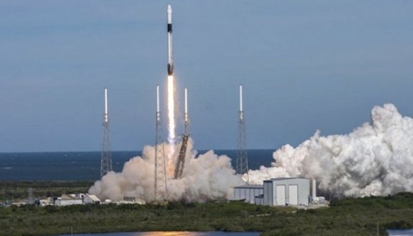 Космический грузовик Cargo Dragon выведен на орбиту ракетой Falcon 9 - «Новости Дня»