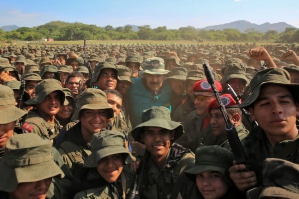 Мадуро призвал военных использовать винтовки для защиты Венесуэлы от США - «Новости Дня»
