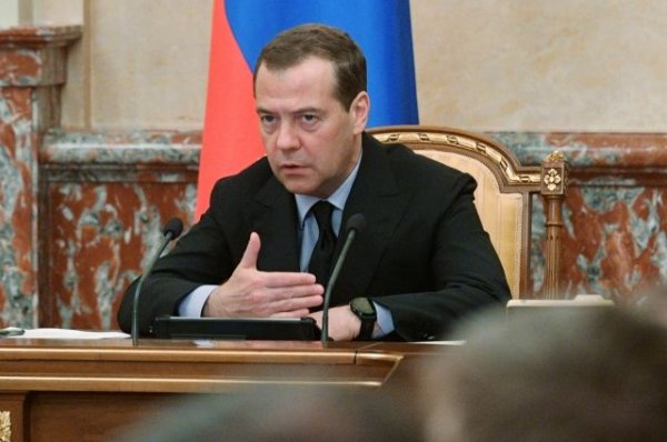 Медведев поручил подготовить предложения по улучшению авиаперевозок - «Происшествия»