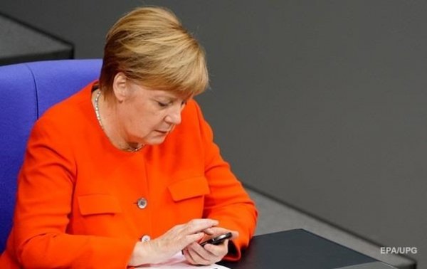 Меркель и Зеленский обсудили ситуацию на Донбассе