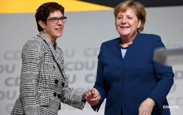 Меркель разочаровалась в своей преемнице – СМИ