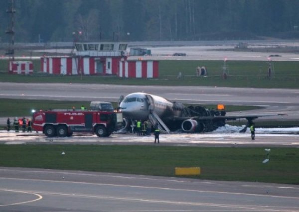 «Молния не может повредить самолету». Мнения экспертов о катастрофе Superjet 100 - «Военное обозрение»