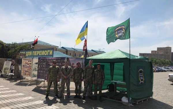 На площади в центре Харькова установили еще одну палатку