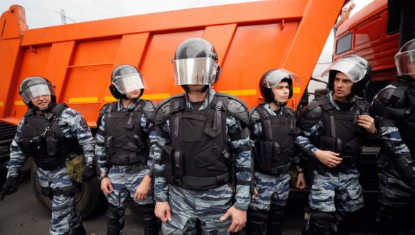 На шествии в Петербурге задержали активистов оппозиции - «Новости дня»