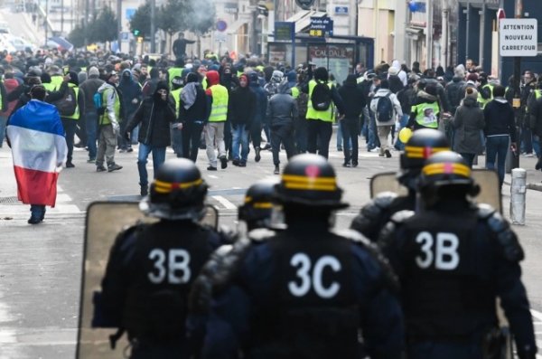 На Первомай анархисты обещают устроить в Париже «День апокалипсиса» - «Новости Дня»