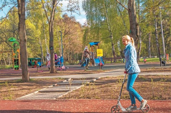 Парк, где танцуют и поют. Как обустроили зелёную зону в посёлке Рублёво? - «Политика»