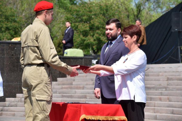Первые 77 участников движения «Молодая Гвардия – Юнармия» присягнули на верность народу ДНР в Донецке