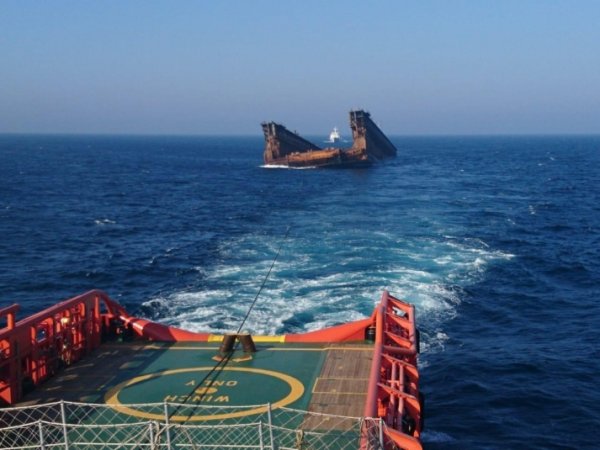 Плавучий док весом 6 тысяч тонн затонул в Японском море по пути в Корею - «Новости дня»