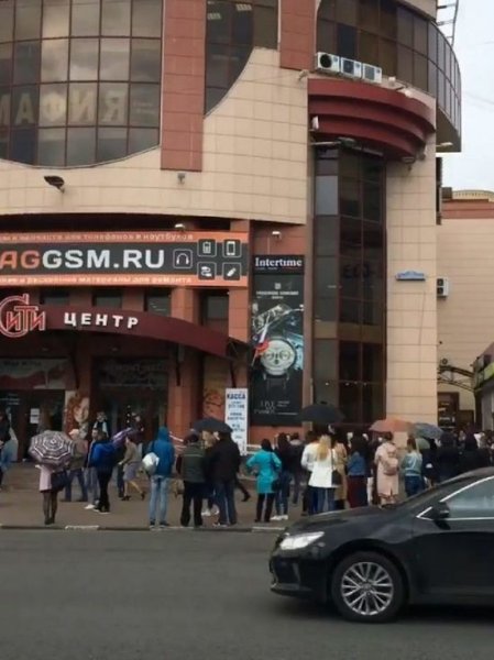 По Ульяновску прокатилась волна эвакуаций в торговых центрах, вокзале и аэропорте