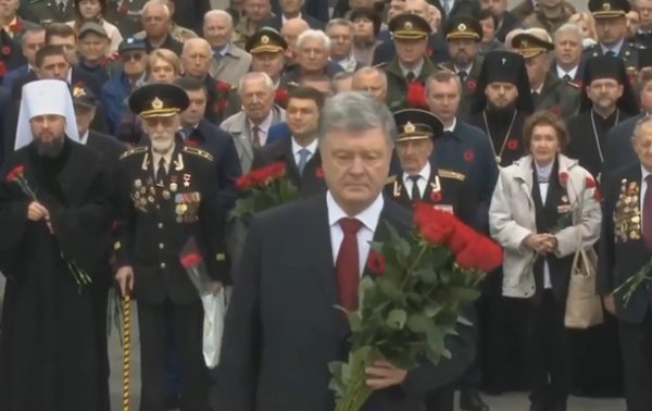 Порошенко почтил память Неизвестного солдата - (видео)