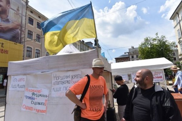 Протестующие во Львове штурмом взяли здание горсовета - «Политика»