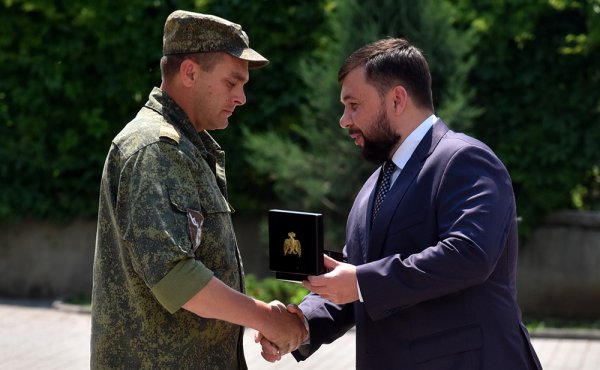 Пушилин наградил военнослужащих Краматорского комендантского полка за безупречную службу