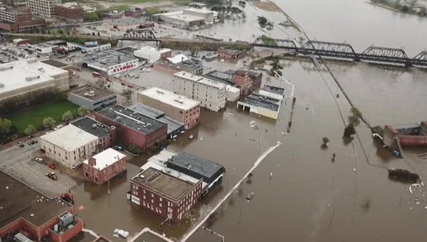 Река Миссисипи прорвала дамбу в штате Айова и затопила целый город - «Новости дня»