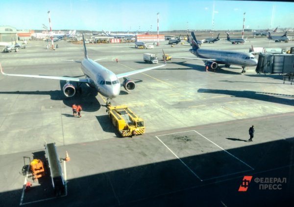 Самолет Sukhoi Superjet прилетел в Ноябрьск после 5-часовой задержки