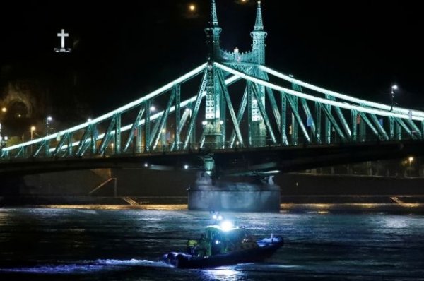 Семь человек погибли в Будапеште из-за затопления прогулочного катера - «Политика»