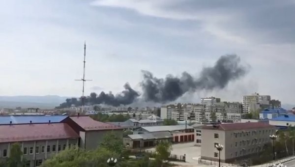 Сильный пожар произошел в районе вокзала в Южно-Сахалинске - «Новости дня»