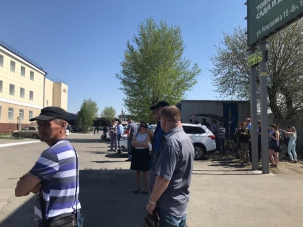 Силовики эвакуируют посетителей ТЦ еще в двух городах Урала