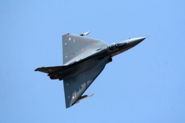 СМИ: ВВС Индии заставили сесть отклонившийся от курса грузинский самолет - «Политика»