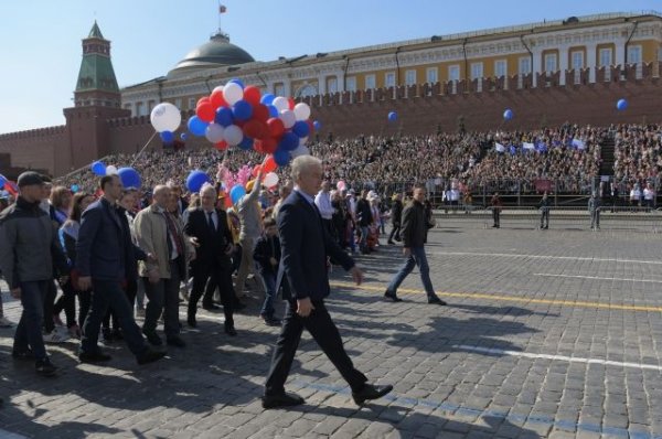 Собянин возглавил первомайское шествие на Красной площади - «Происшествия»