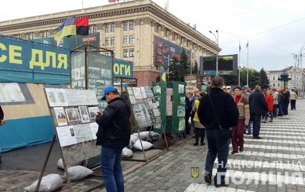Суд разрешил оставить палатку волонтеров в центре Харькова