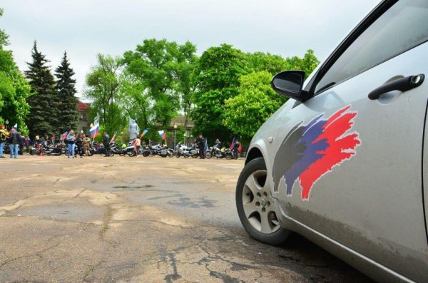 Свыше 100 автолюбителей и байкеров в канун Дня Победы устроили автопробег по городам Донбасса