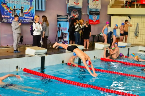 Турнир по плаванию среди людей с инвалидностью в ДНР объединил порядка 170 спортсменов из трех стран