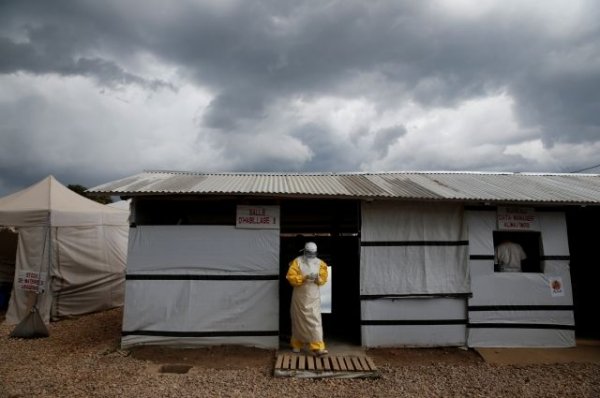 В ДР Конго более 1500 человек заболели лихорадкой Эбола с июля 2018 года - «Политика»