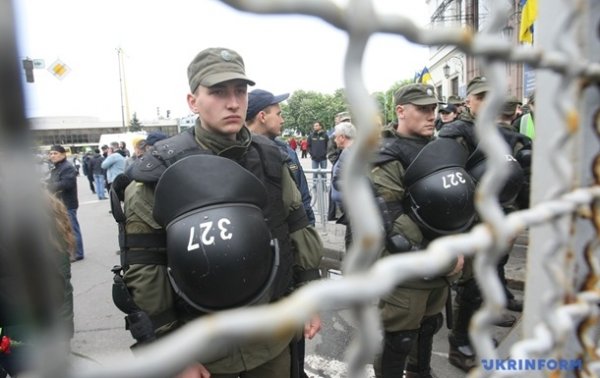 В Киеве разделили акции Демсокиры и Бессмертного полка