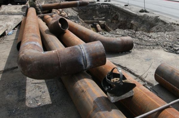 В Орле 70 тысяч человек остались без воды из-за аварии на трубопроводе - «Политика»