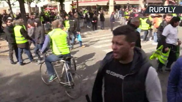 В Париже проходит 25-я акция «жёлтых жилетов» — LIVE - (видео)