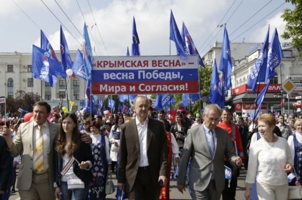 В первомайском шествии в Севастополе приняли участие более 20 тысяч человек - «Политика»