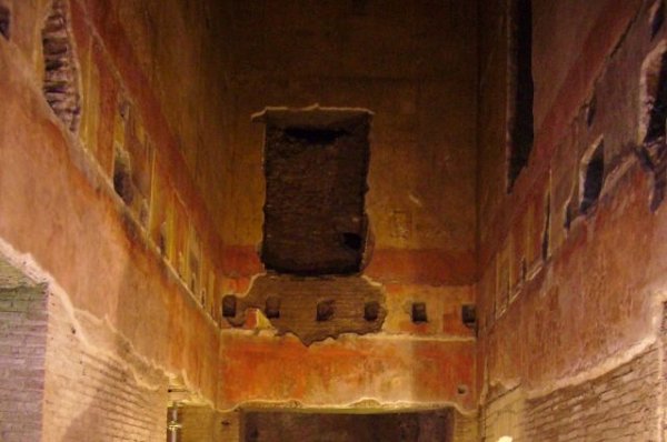 В Риме под дворцом Нерона обнаружили потайную комнату - «Политика»
