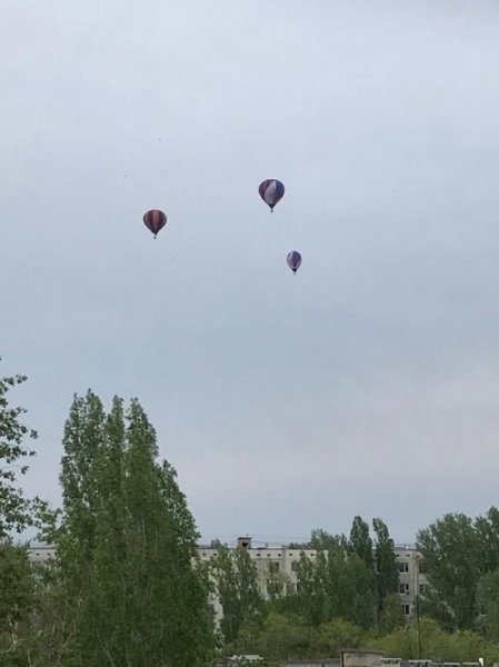 Волгоградцев впечатлили три воздушных шара над городом