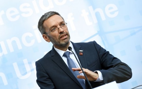 Все министры от Австрийской партии свободы подали в отставку
