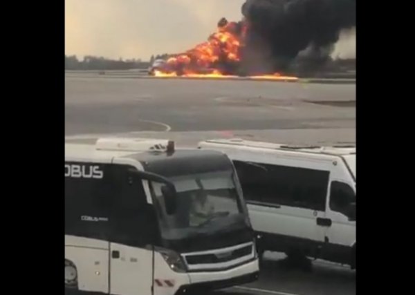 В Шереметьево экстренно сел самолет Москва — Мурманск из-за пожара на борту - «Новости Дня»